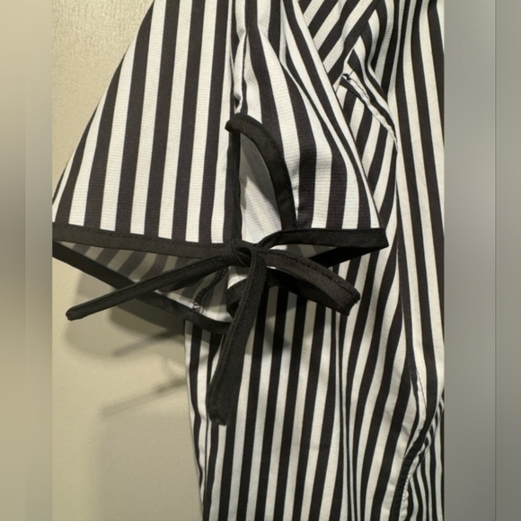 NEW $75 Unique Vintage Retro Style Top - Picture 3 of 6